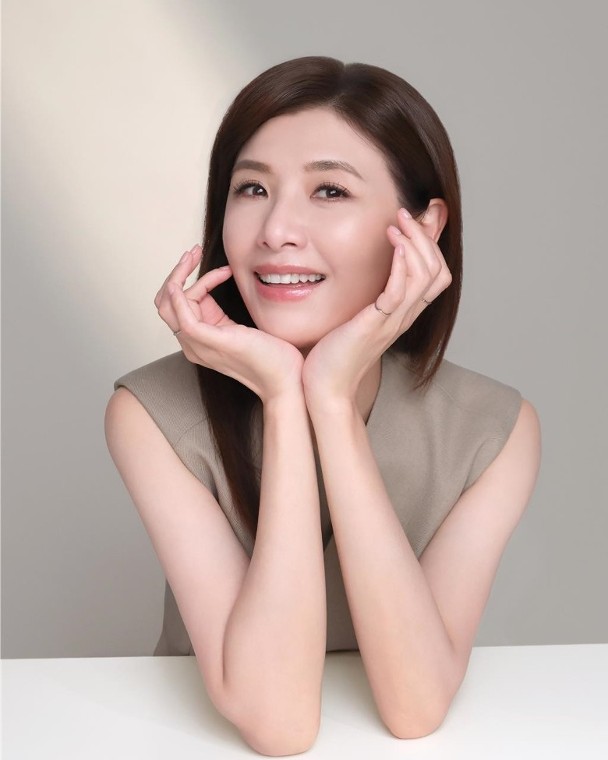 從歌手到演員的優雅蛻變 蘇慧倫淡妝上陣的自律美學：由內而外散發光彩